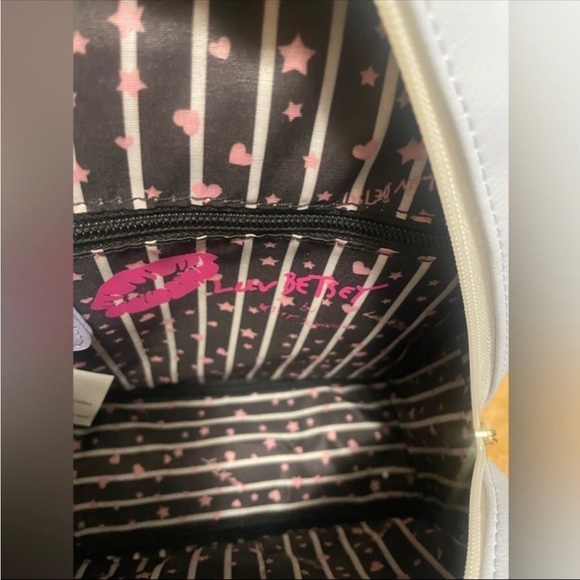 ✨ NWOT Betsey Johnson Luv Bag Lula Quilted Backpack Purse Pastel Rainbow ✨ - Picture 7 of 9